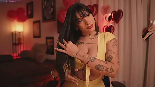 HannahW  online show from February 20, 9:59 pm