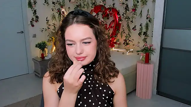 MiracleCurly online show from February 22, 10:05 am