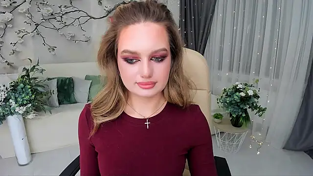 MiracleCurly online show from December 4, 6:30 pm