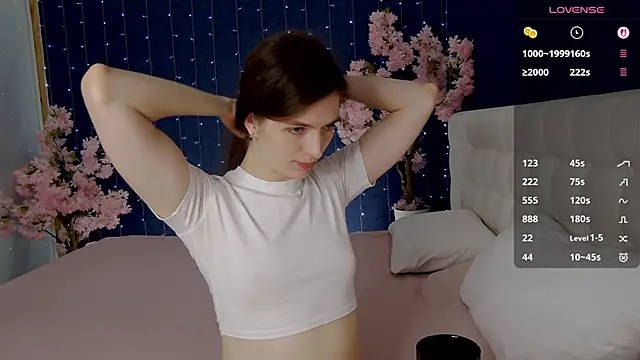 -Mirror-Girl- online show from November 8, 3:17 pm