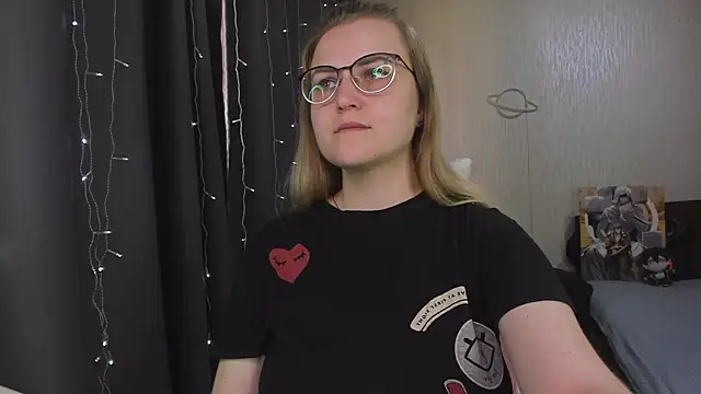 MissBrightShine online show from July 23, 2:47 pm