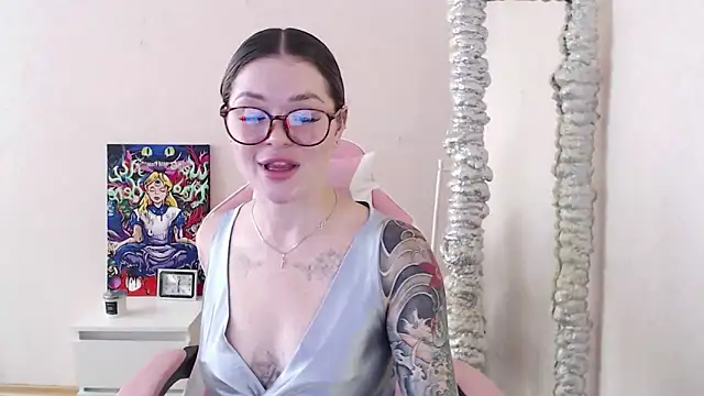 Snapshot of miaacatt chatting on October 14, 10:18 am miaacatt online show from October 14, 10:18 am