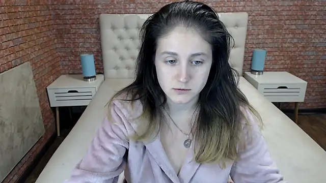 Holliy Cooper online show from September 30, 11:05 am