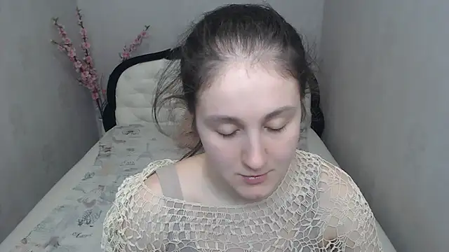 Holliy Cooper online show from April 2, 2:14 pm