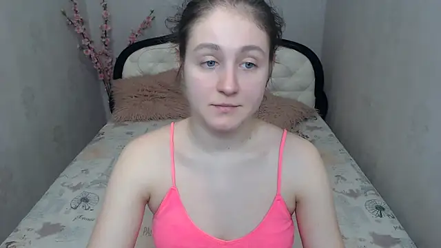 Holliy Cooper online show from April 15, 8:26 am