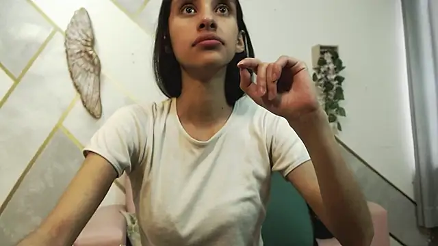 Snapshot of RoxanaCyrano_ chatting on October 8, 8:35 pm RoxanaCyrano online show from October 8, 8:35 pm