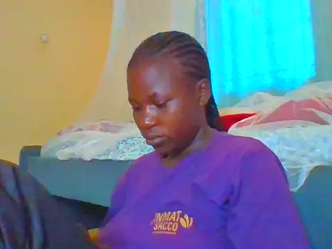 prettychic5 online show from April 17, 6:37 am