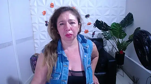 Valentinaa mature online show from October 14, 7:05 pm