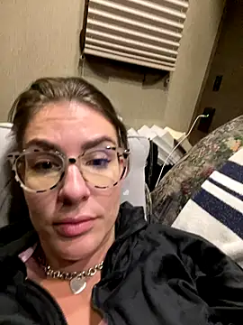 Snapshot of Milfywaysx chatting on September 15, 12:19 am Milfywaysx online show from September 15, 12:19 am